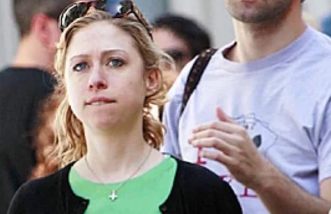Chelsea Clinton wearing the inverted Christian cross of satanism.