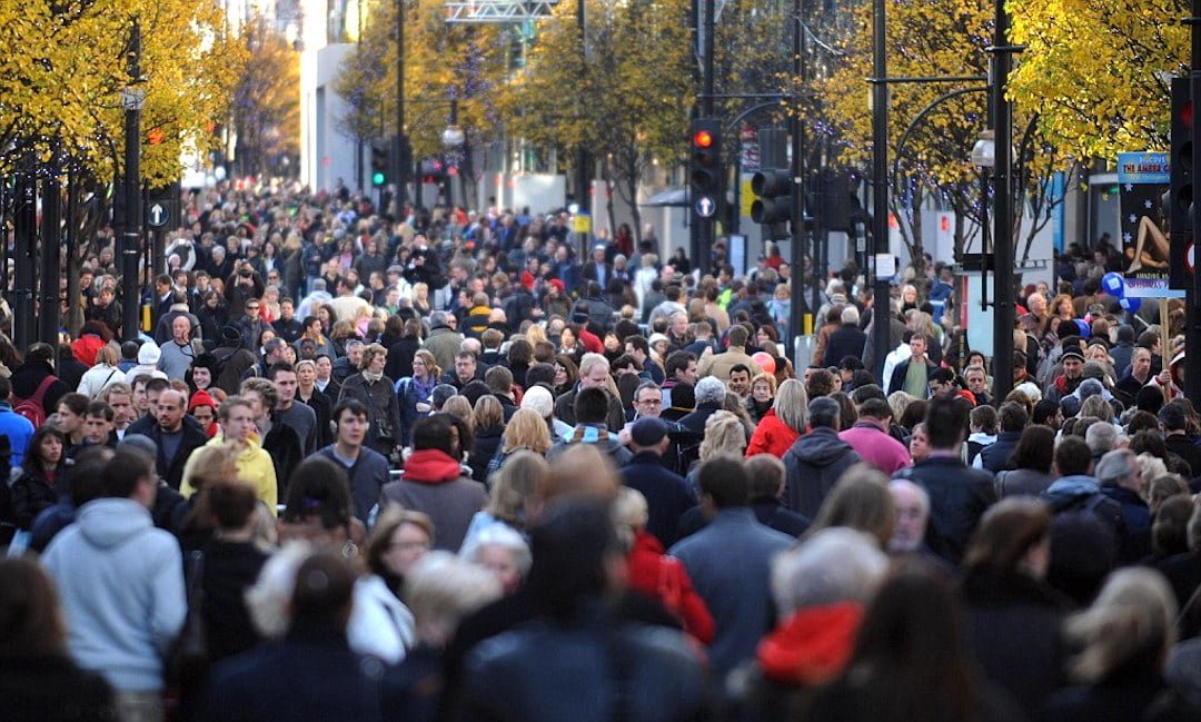 Overcrowding in London, UK, 2007. Photo credit: Fiona Hanson/PA Wire