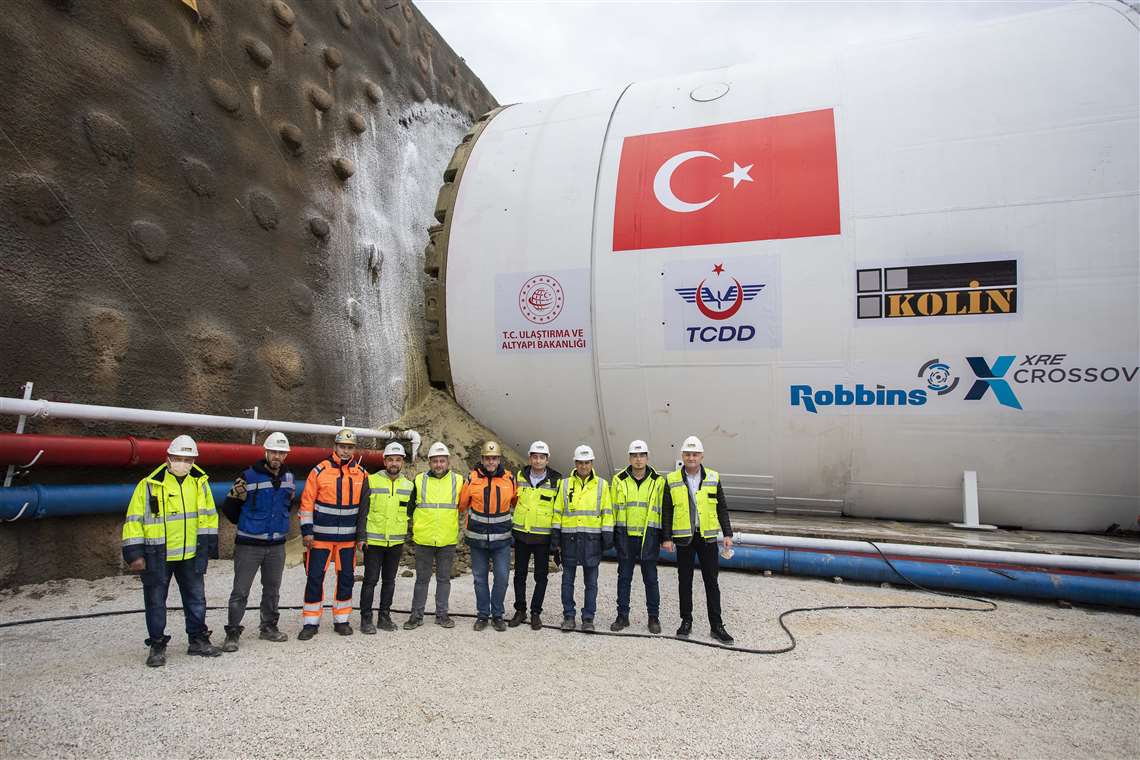 Crossover XRE tunnel boring machines (TBM) made by US tunnelling equipment specialist Robbins has a 13.7m diameter and is able to bore through rock at almost 30 metres per day.